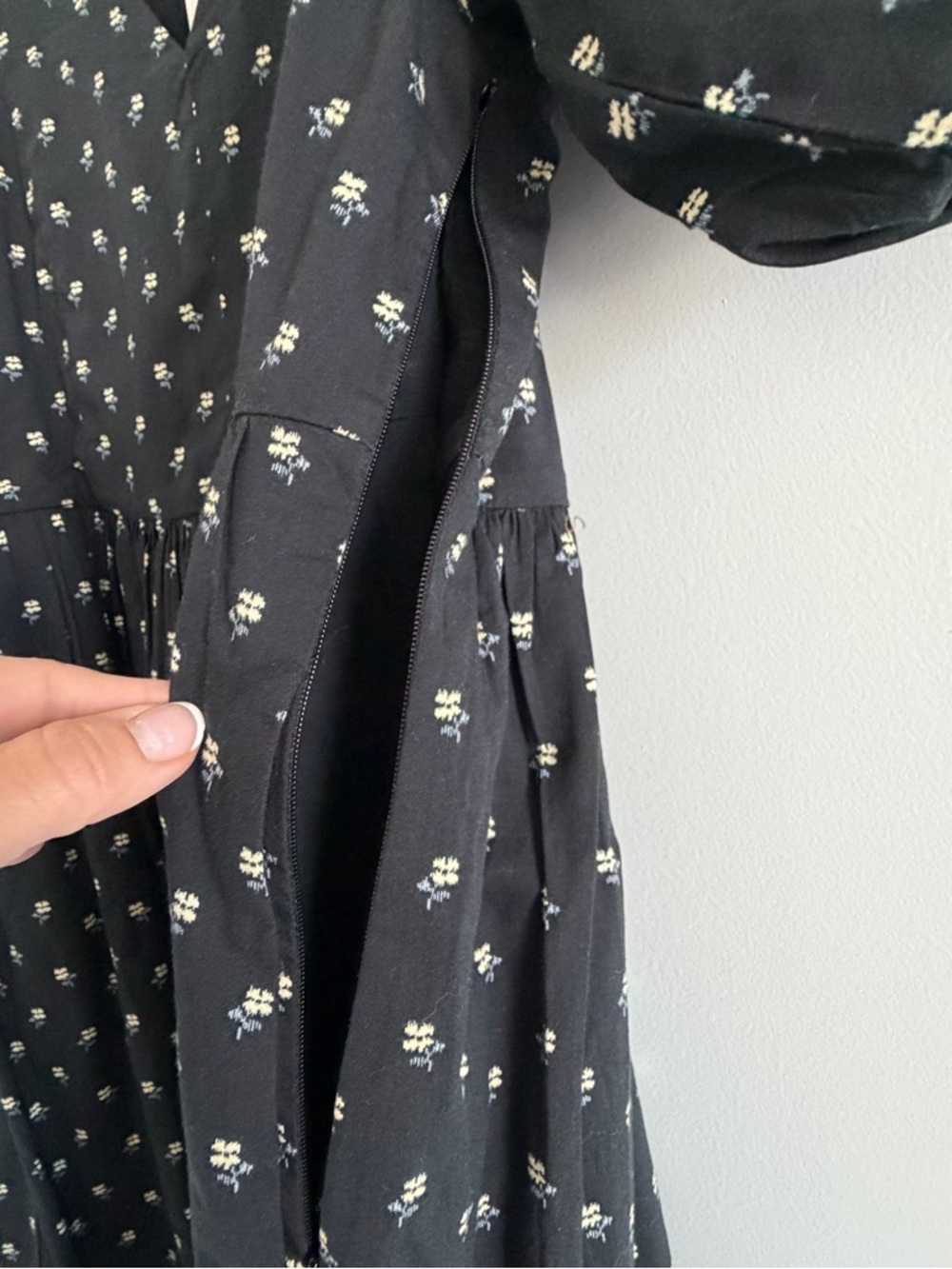 NWT Madewell Black V-Neck
Puff Sleeve Mini Dress with mini floral size M - Picture 13 of 16